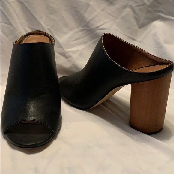 Urban Outfitters Shoes - 🌸 Urban Outfitters black Wood Heel Mule 8